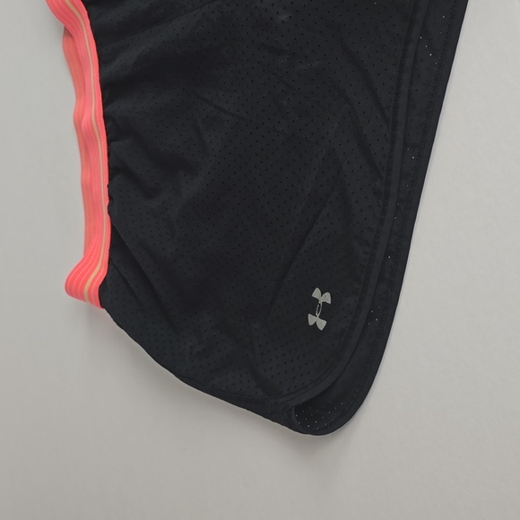 Women's  Under Armour  Shorts - Picture 2 of 6